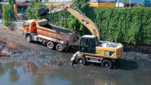 Arap ve Meles'ten sonra Manda Deresi de temizlendi, ama koku bitmiyor!