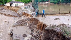 Aydın'da sağanak; dere taştı, evleri su bastı