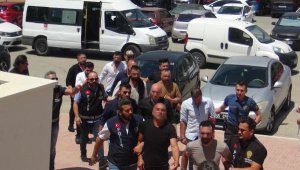 Bar işletmecisi ile polisten kaçırmaya çalışan 9 kişiye gözaltı