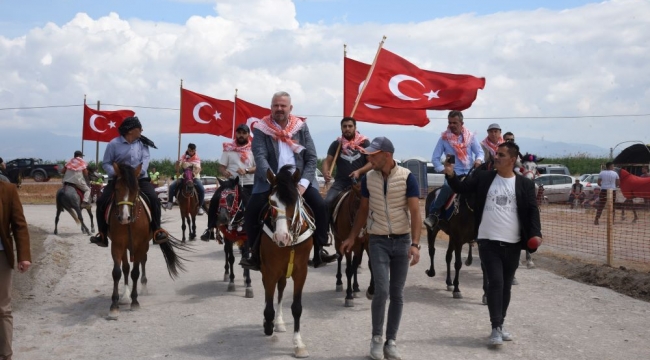 Başkan at üzerinde geldi, müjde verdi