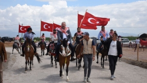 Başkan at üzerinde geldi, müjde verdi