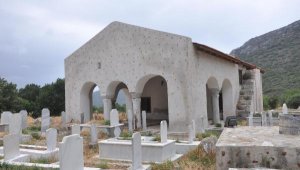 Başkan inat ediyor! Cami özgün dokusuna uygun restore edildi