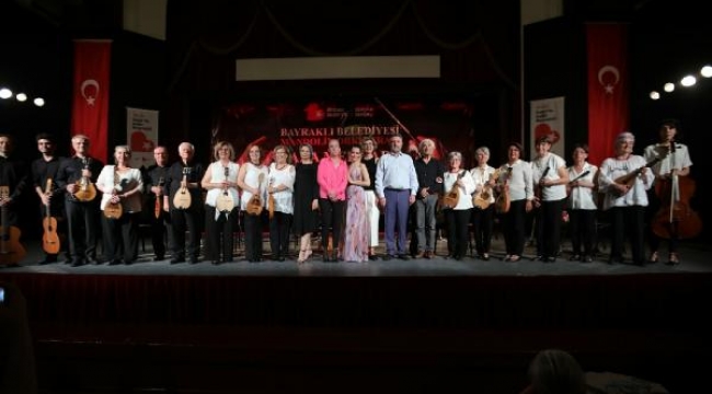 Bayraklı Mandolin Orkestrası'ndan 'Yaza Merhaba' konseri