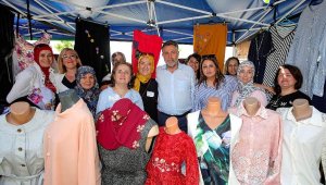 Bayraklı'nın üreten kadınları el emeklerini sergiledi