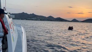 Bodrum'da Türk kara sularına itilen 16 kaçak göçmen kurtarıldı