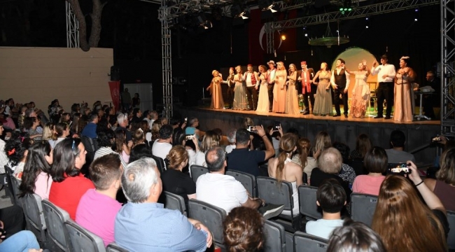 Bornovalılar, İzmir Aşkı Müzikali'ne büyük ilgi gösterdi