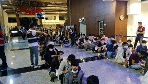 Çanakkale'de 227 Afganistanlı kaçak uçakla sınır dışı edildi