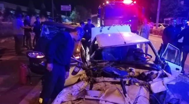 Çanakkale'de otomobiller çarpıştı: 1'i ağır 3 yaralı