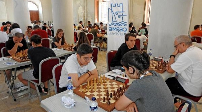 Çeşme'de satranç turnuvası heyecanı