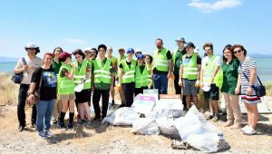 Çiğli'de kıyı ve deniz temizliği yapıldı