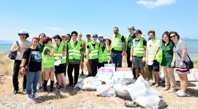 Çiğli'de kıyı ve deniz temizliği yapıldı
