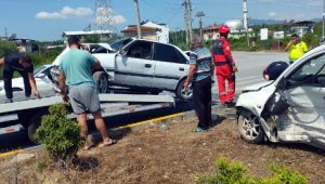Dalaman'da otomobiller çarpıştı: 2'si çocuk, 4 yaralı