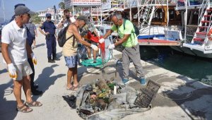 Datça Limanı'nda deniz dibi pırıl pırıl oldu