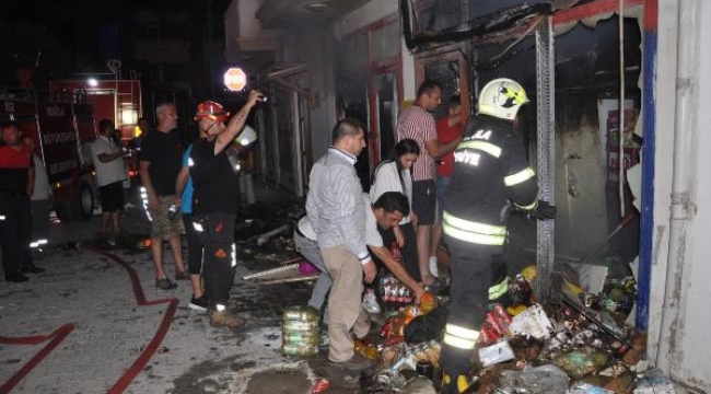 Datça'da marketin deposunda yangın çıktı