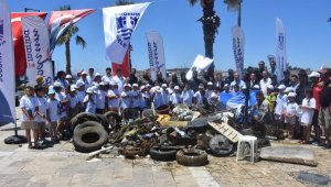 Denizden şezlong, araç lastiği, lavabo çıktı