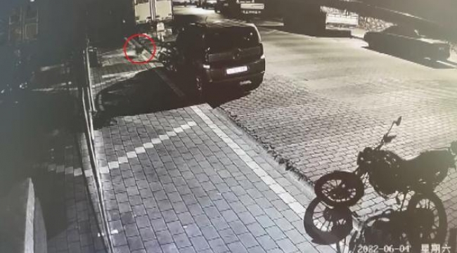 Deprem anı güvenlik kamerasında