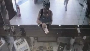 Dolandırıcı, altın dişiyle yakayı ele verdi