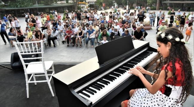 Dünya Müzik Günü'nde kursiyerler sahne aldı, genç yeteneklerden özel konser
