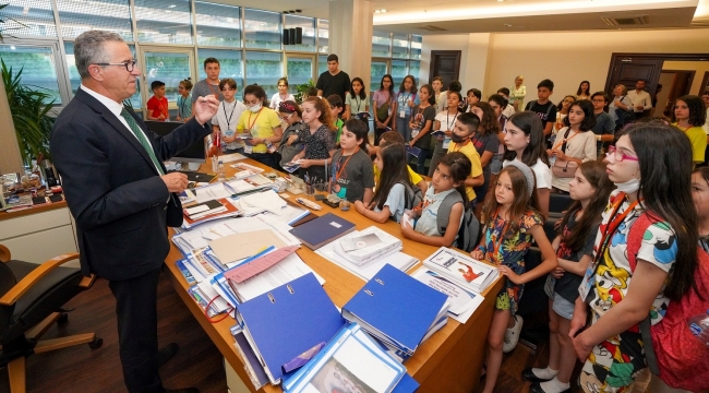 Gaziemir Belediyesi'nin çocuk meclisinde okul sorunu ele alındı