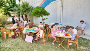 Gaziemir'in minik ressamlar tuval başında hüner sergiliyor