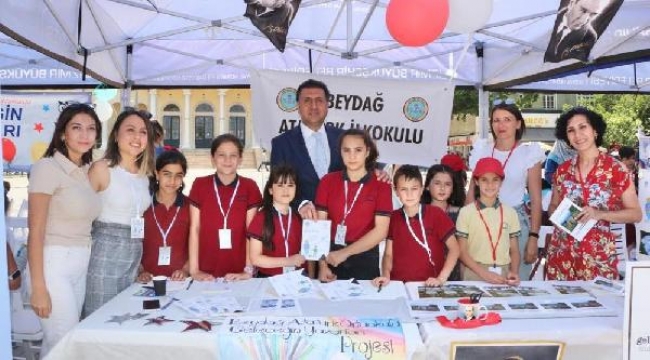 'Geleceğin Yazarları Projesi Kitap Fuarı', Konak Meydanı'nda