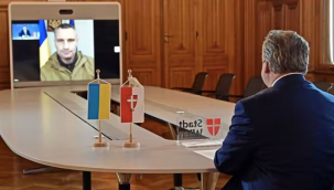 İki belediye başkanı, 'sanal gerçeklik' ile kandırıldı