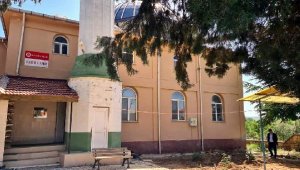 İnşaat işçileri, cami kubbesinden düştü