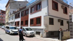 İranlı kadın doktor, apartta ölü bulundu