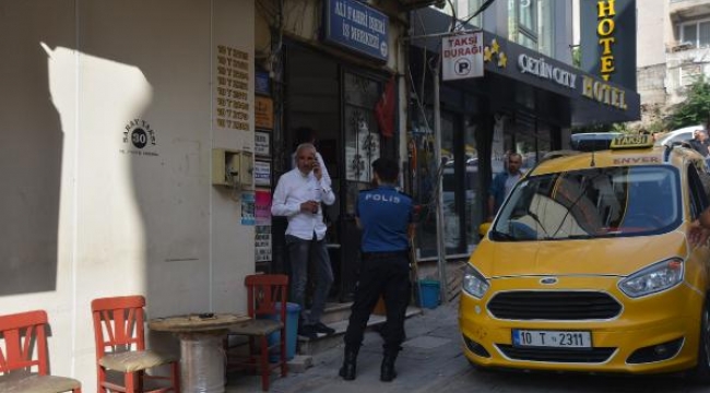 İşadamı, ofisinde başından tabancayla vuruldu