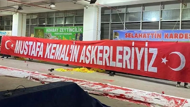 İzmir'de 'Mustafa Kemal'in askerleriyiz' pankartına yasak