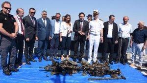 İzmir Körfezi'nden sandalye ve bisiklet çıktı