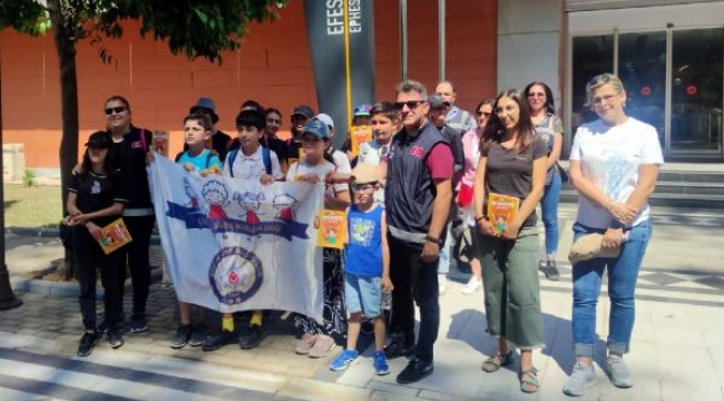 İzmir polisinden Torbalı'daki dezavantajlı çocuklar için kültür gezisi