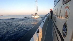 İzmir'de 100 kaçak göçmen ile 4 organizatör yakalandı