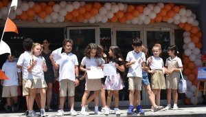 İzmir'de 738 bin 273 öğrencinin karne heyecanı