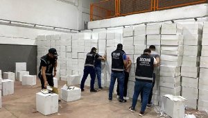 İzmir'de depoya baskın: 37 milyon 370 bin makaron ele geçirildi