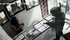 İzmir'de, kuyumcuya soygun girişimi