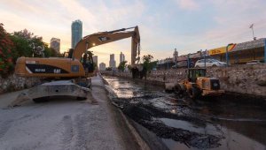 İzmir'deki kokuyu önlemek için Manda Çayı'ndaki temizlik tamamlandı