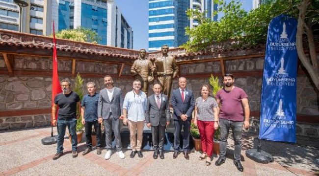 İzmir'e Ahmet Piriştina heykeli dikildi