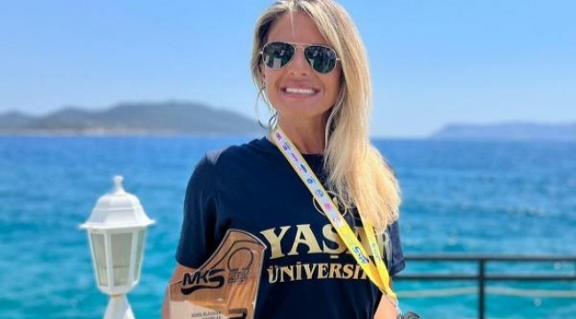 İzmirli Aslı, Meis-Kaş arasında yüzdü, dereceye girdi