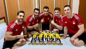 İzmirli cimnastikçilerden madalya yağmuru