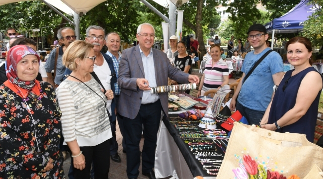 Karabağlar'da sokak hayvanları yararına kermes düzenlendi