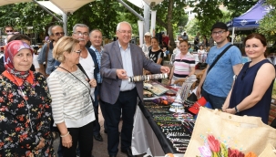 Karabağlar'da sokak hayvanları yararına kermes düzenlendi