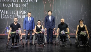 Konaklı gençler "Kentte Engel Yok" dedi, ödüllerini başkandan aldı