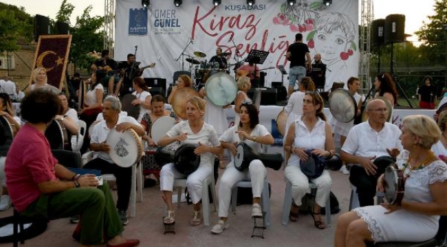 Kuşadası'nda 'Kiraz Şenliği' yapıldı