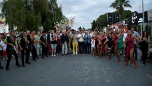 Kuşadası'nda 'Sokak Festivali' başladı