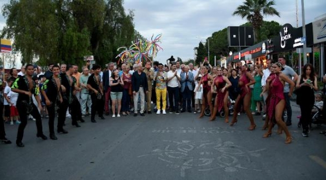 Kuşadası'nda 'Sokak Festivali' başladı