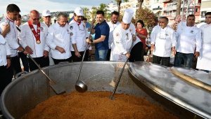 Kuşadası'nda Türkiye'nin ilk tematik sokak festivali ilgi odağı oldu