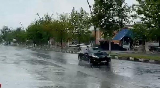 Manisa'da sağanak ve fırtına günlük yaşamı olumsuz etkiledi