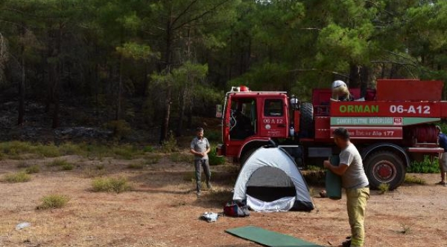 Marmaris'teki orman yangınına günde 2 saat uyuyarak müdahale ettiler