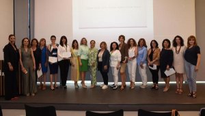 Mentorluk programına katılanlar teşekkür belgesi aldı